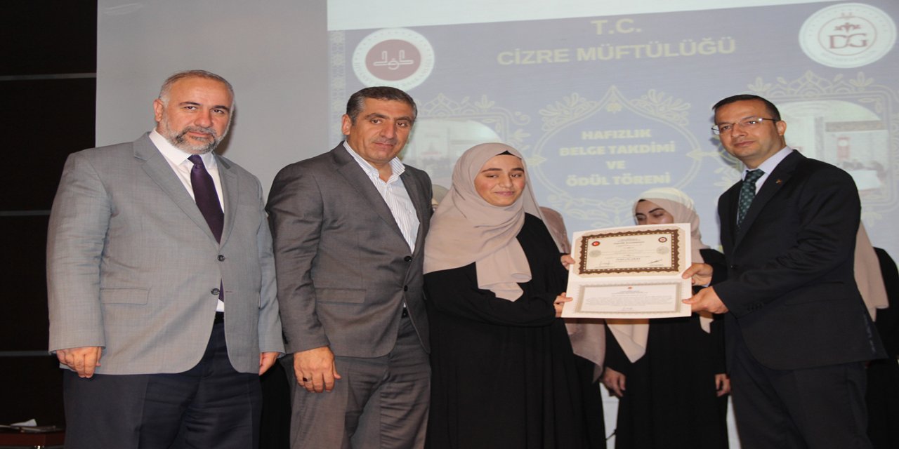 Cizre'de 17 hafız ve hafize için belge takdim töreni düzenlendi