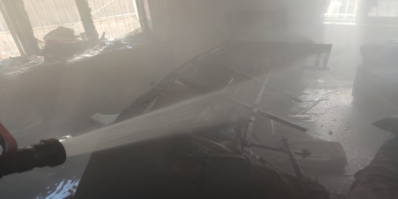 Batman’da iki katlı evde yangın paniği