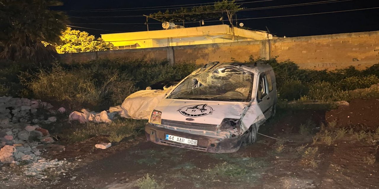 Adana'da araç şarampole yuvarlandı: Aynı aileden dört yaralı