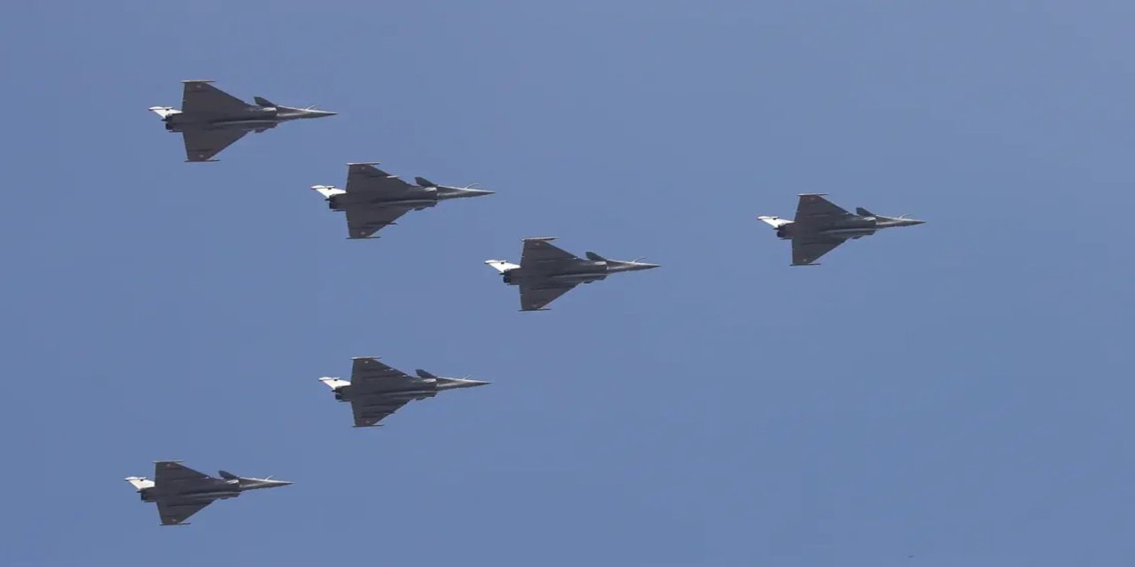 Hindistan ile Fransa arasında savaş uçağı anlaşması