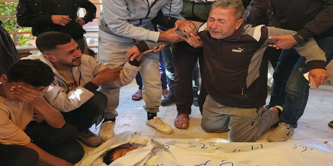 Siyonist rejim Gazze'de iki evi vurdu: 9 şehit, çok sayıda yaralı