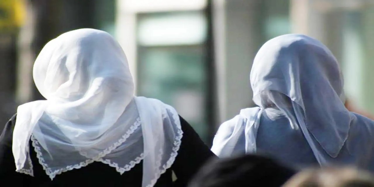 Fransa İçişleri Bakanı Retailleau üniversitelerde başörtüsü yasağını savundu