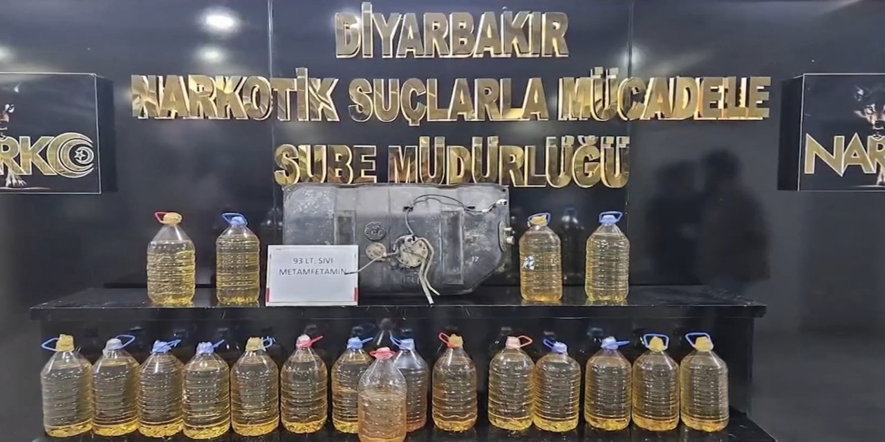 Aracın yakıt deposunda 93 litre sıvı uyuşturucu ele geçirildi