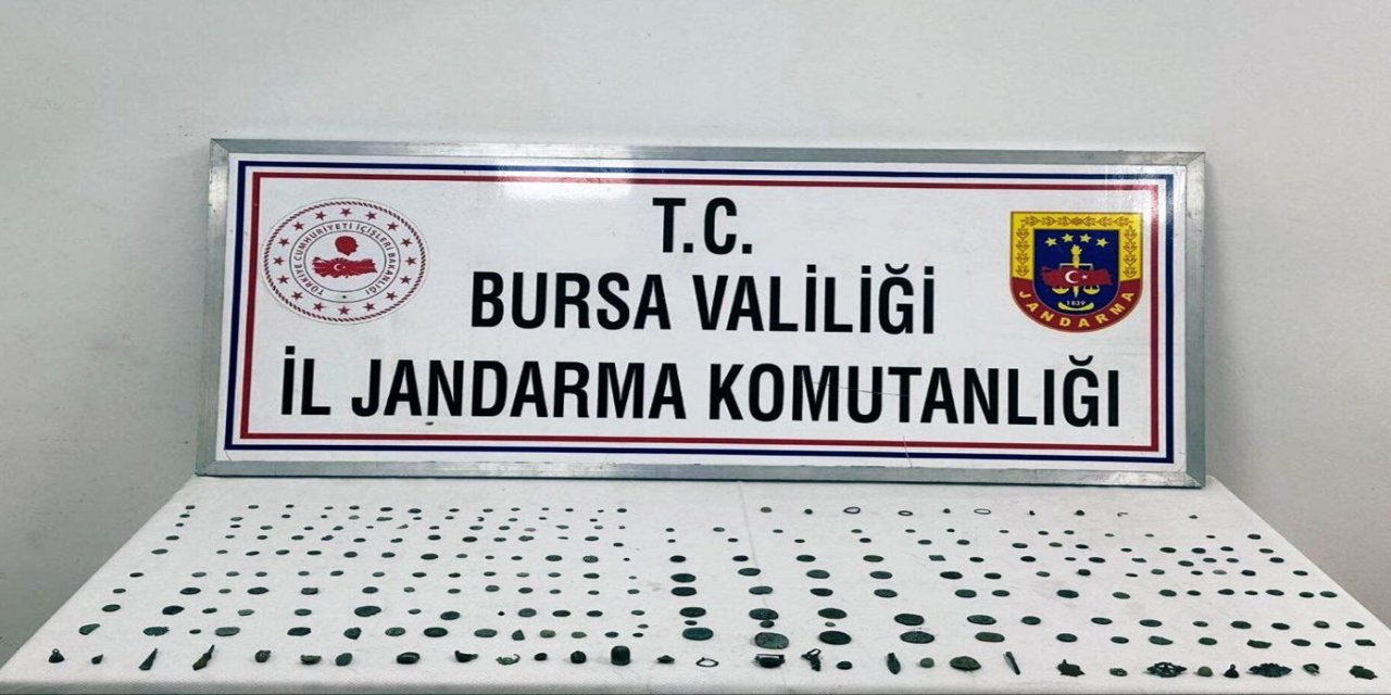 Bursa'da tarih eser operasyonunda 222 sikke ele geçirildi