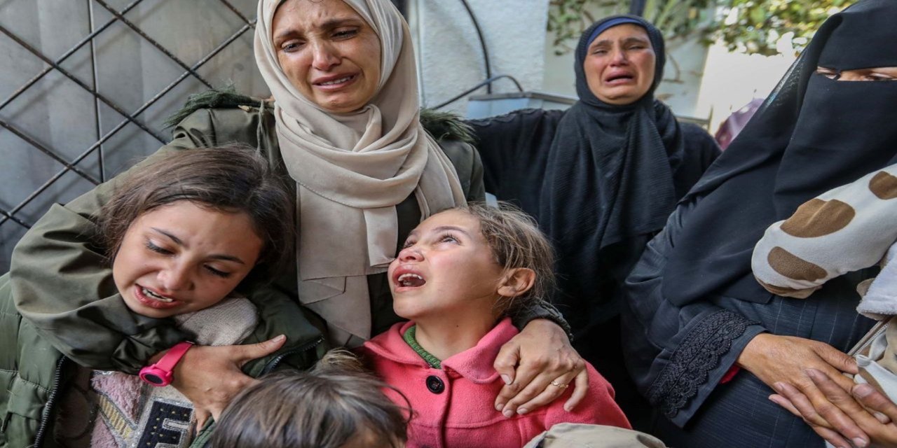 Gazze'de 16 binden fazla çocuk katledildi: "Bir nesil yok ediliyor"