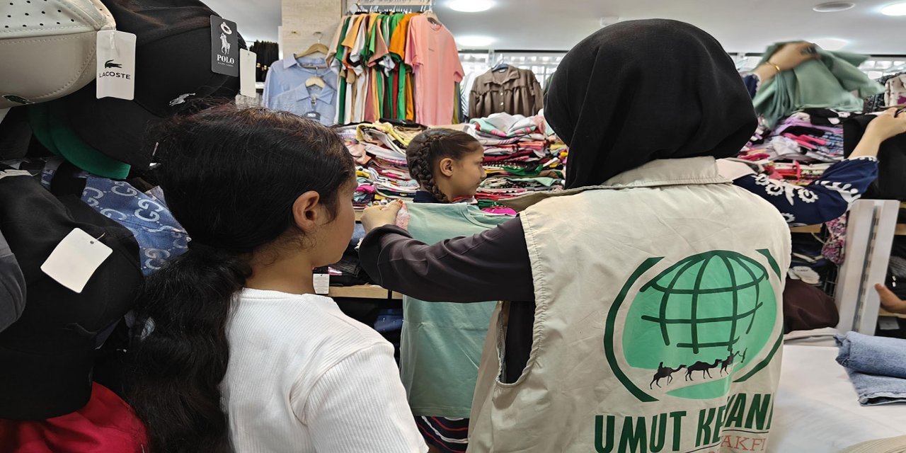 Umut Kervanı Tarsus'ta bayram öncesi ihtiyaç sahiplerine bayramlık desteği