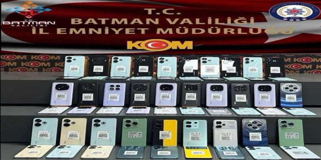 Batman'da Durdurulan Araçtaki Kaçak Cep Telefonlarına El Konuldu