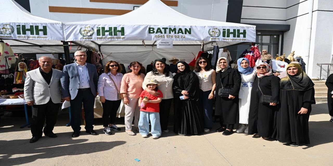 Dr. Ayten Canalp, Halk Eğitim Merkezi yıl sonu sergisi'ne katıldı