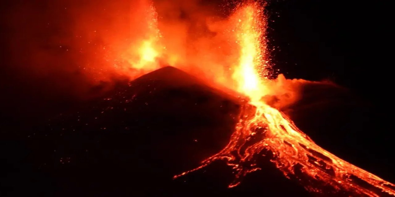 İtalya'da Etna Yanardağı'nda patlama