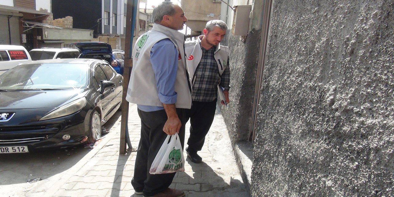 Gaziantep Umut Kervanı muhtaç ailelilere kurban eti ulaştırdı