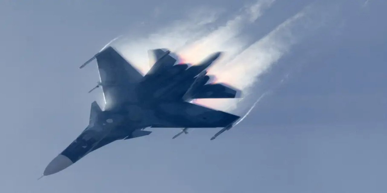 Rusya'ya ait Su-35 savaş uçağı düşürüldü