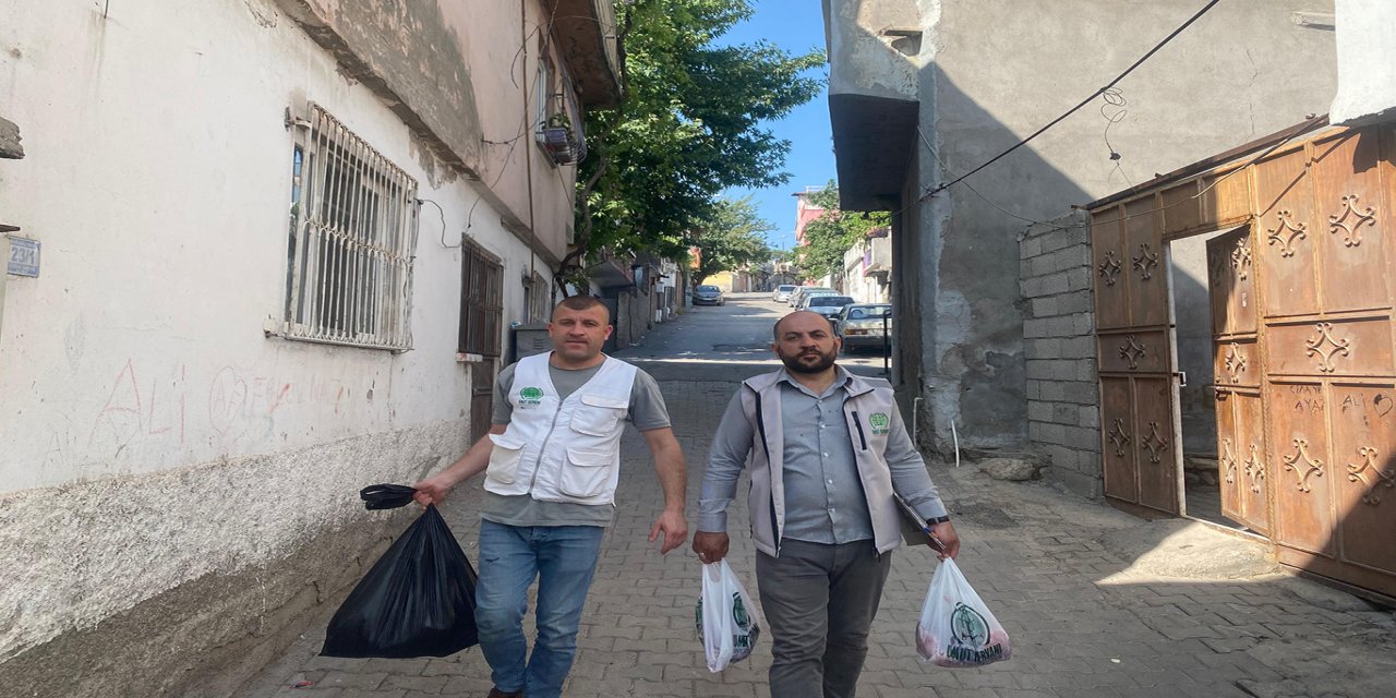 Kahramanmaraş Umut Kervanı muhtaç ailelere kurban eti ulaştırdı