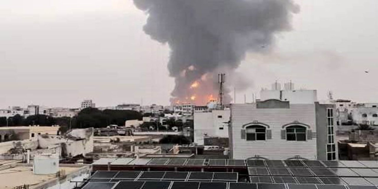 Siyonist rejim Yemen'e saldırdı: Hudeyde limanı denizden hedef alındı