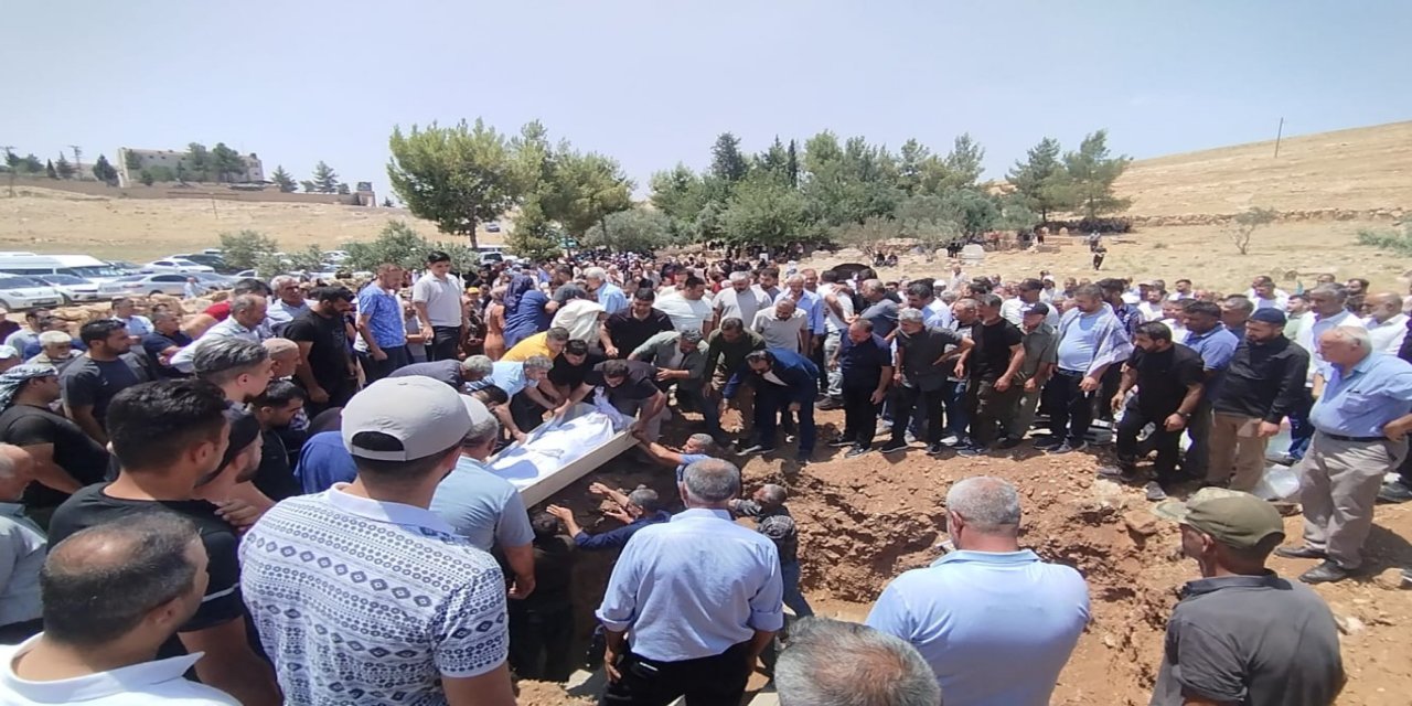 İzmir’deki feci kazada hayatını kaybeden 3 kardeş Mardin’de defnedildi