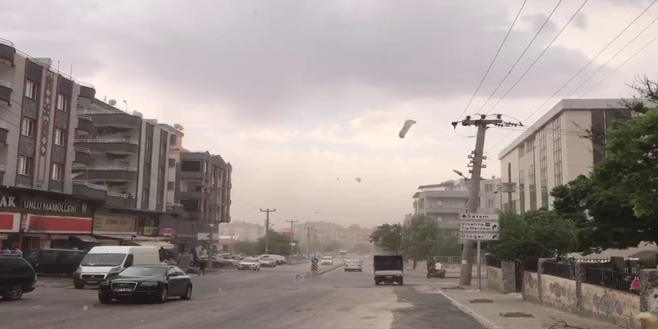 Gaziantep'te şiddetli rüzgar ve toz bulutu etkili oldu