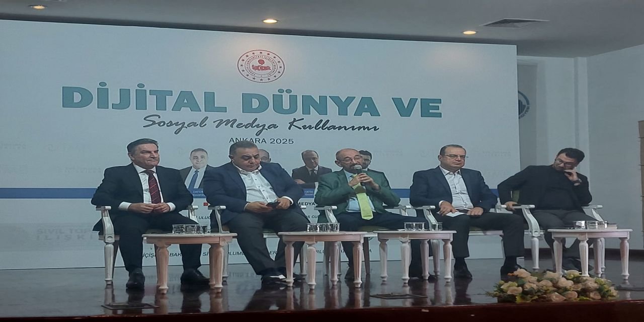 Ankara’da ‘Dijital Dünya ve Sosyal Medya Kullanımı’ Paneli düzenlendi