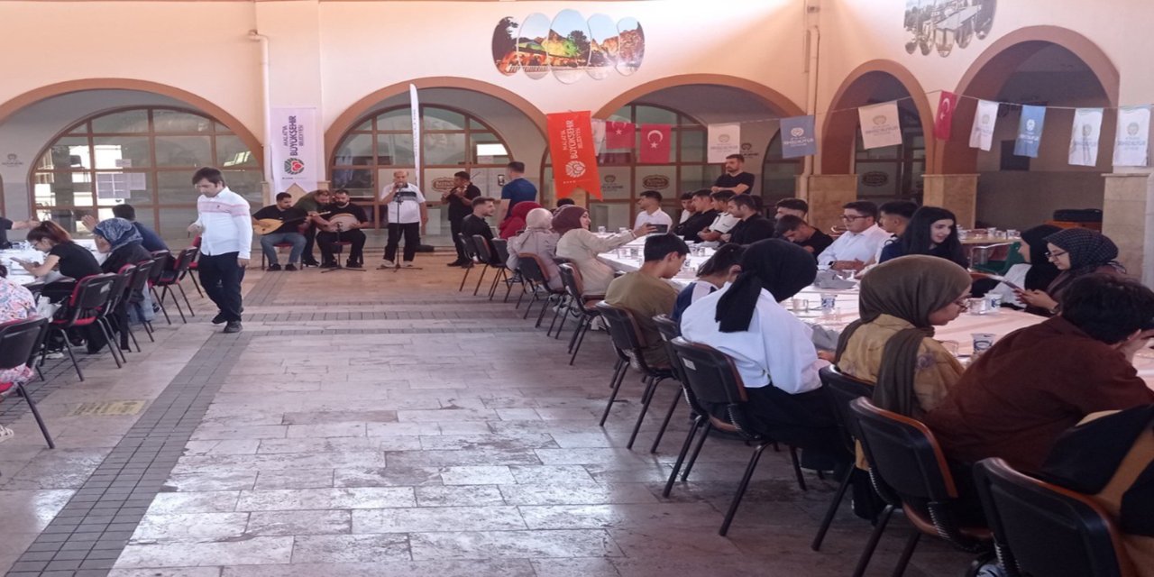YKS öncesi öğrencilere moral desteği