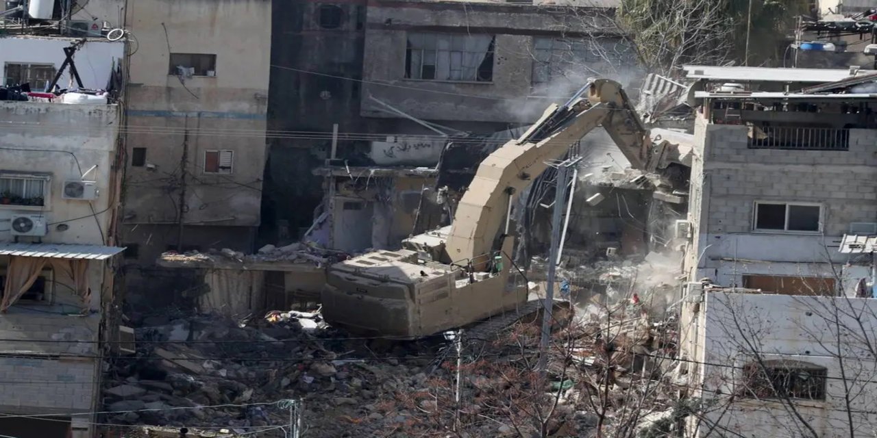 Siyonist işgalciler Batı Şeria'daki Tulkerim'de iki haftada 50 bina yıktı