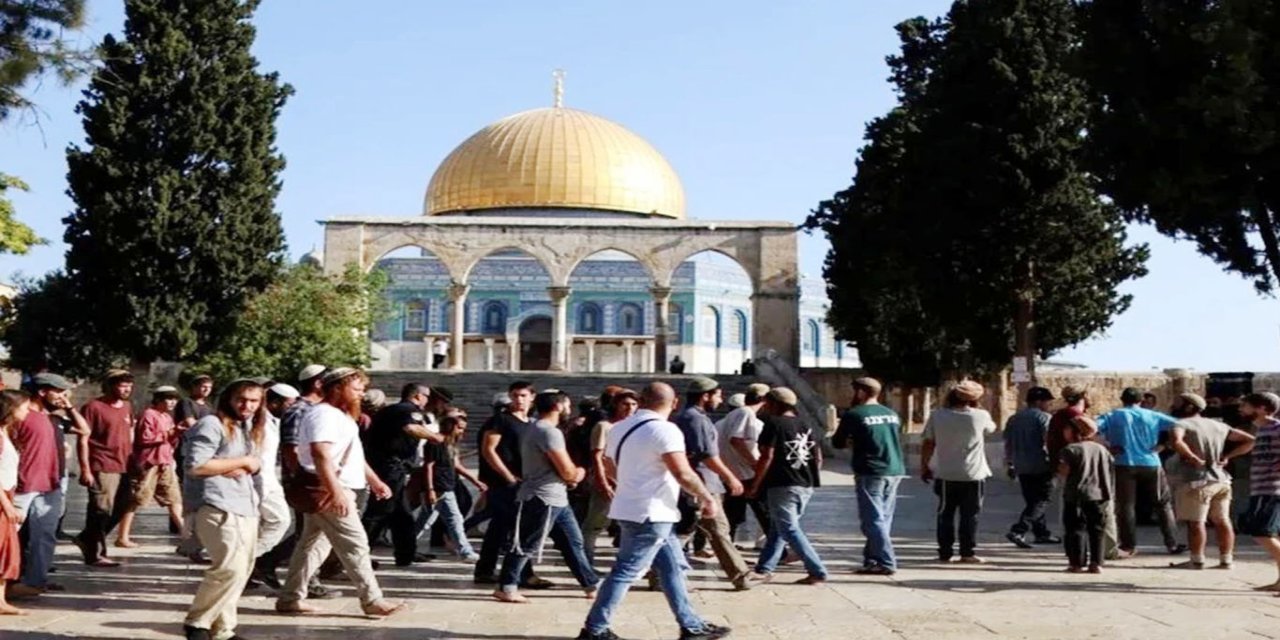 Siyonist Yahudiler Mescid-i Aksa'ya baskın düzenledi