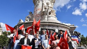 Paris'te FETÖ'nün hain darbe girişimi kınandı