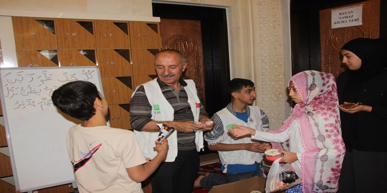 Mardin Umut Kervanı’ndan Kur’an Kursu öğrencilerine dondurma ikramı
