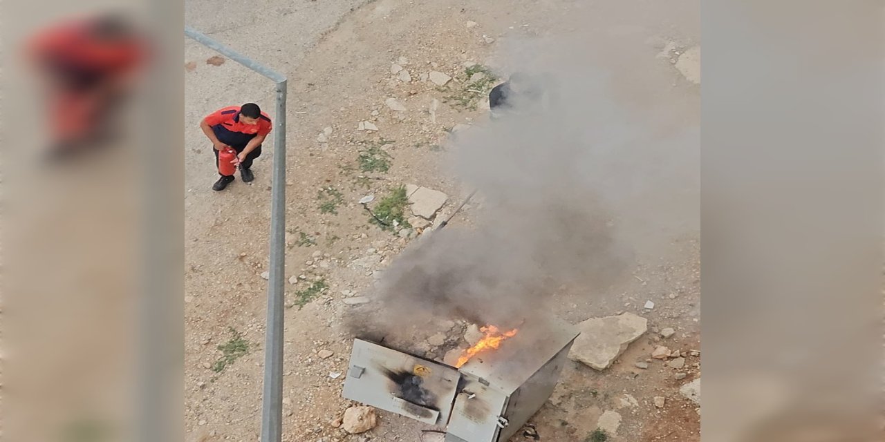 Mardin’de elektrik panosu alev aldı