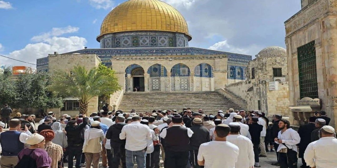 Siyonist Yahudiler yine Mescid-i Aksa'yı bastı