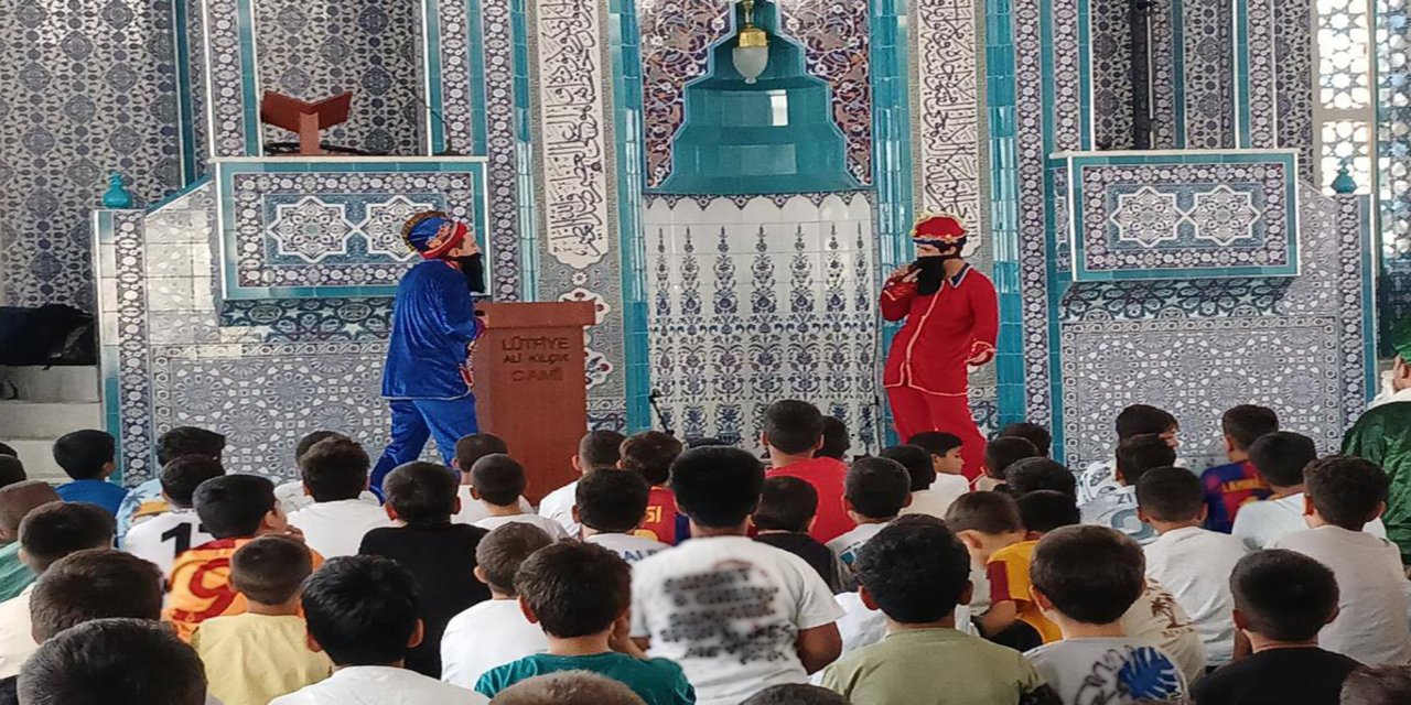Yaz Kur'an kursu öğrencileri sergilenen oyunla eğlendi