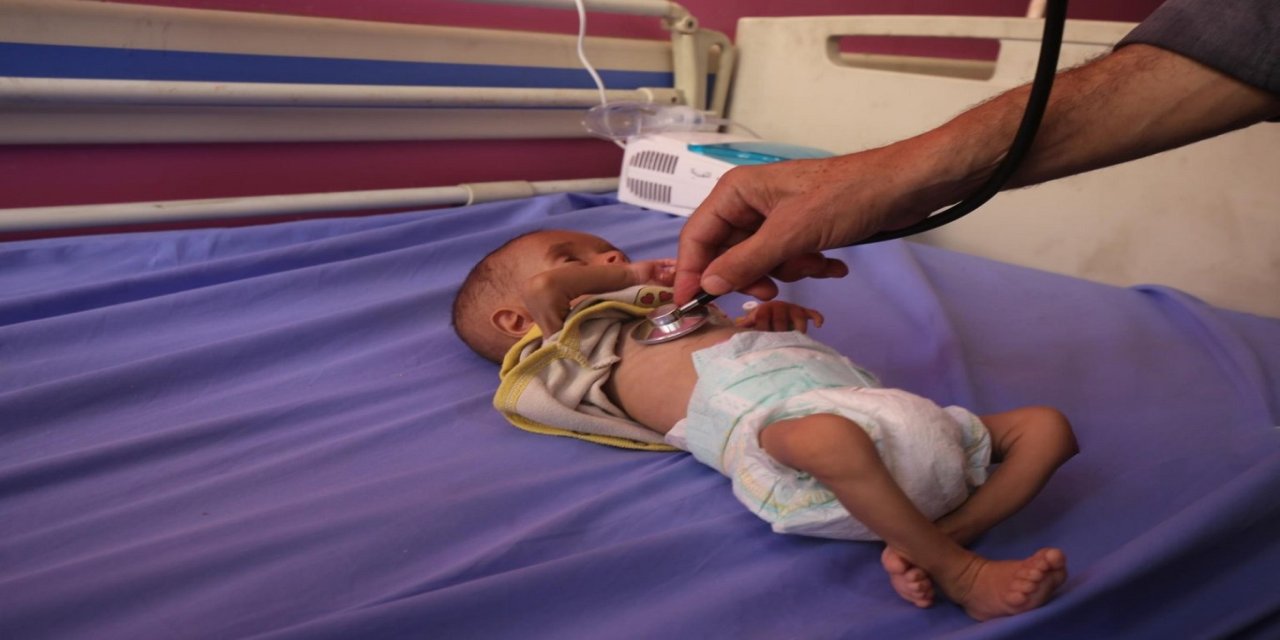 Gazze'de yeni doğan bir bebek açlıktan şehit oldu