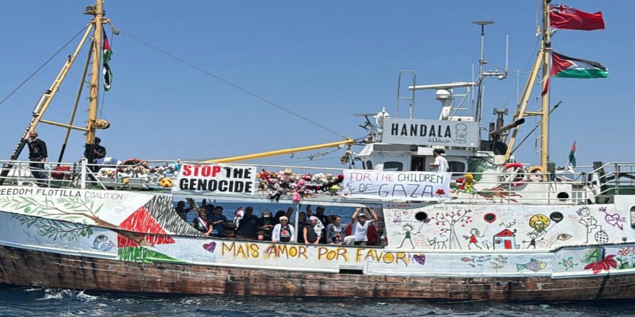 Hanzala gemisi Gazze'ye doğru yolculuğuna devam ediyor