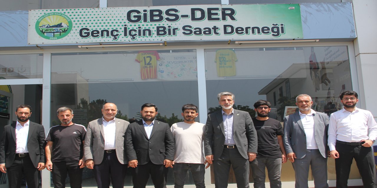 HÜDA PAR heyetinden “Genç İçin Bir Saat” derneğine ziyaret