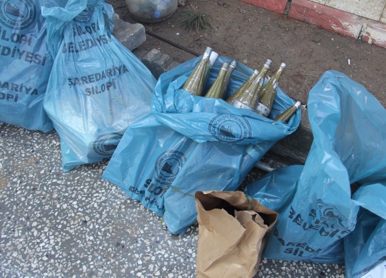 Silopi’de belediye torbalarında mühimmat ele geçirildi