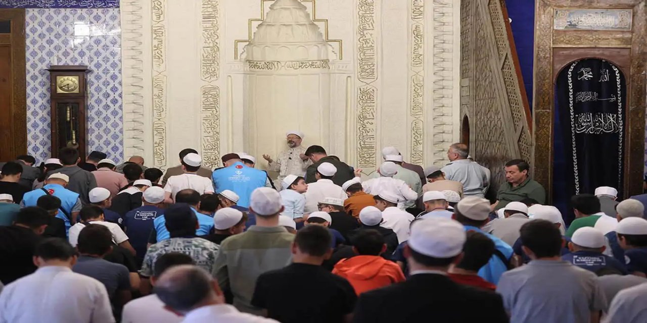 Bütün camilerde afetlerden korunmak için dua edildi