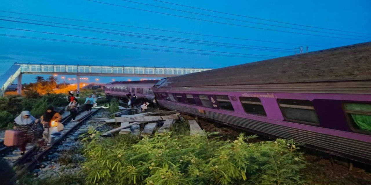 Tayland'da tren raydan çıktı: 10 kişi yaralandı