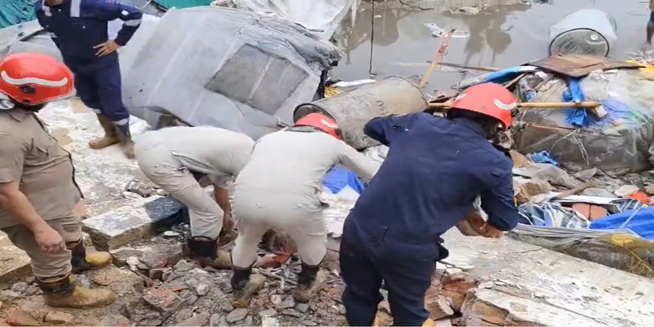 Hindistan'da üzerlerine duvarın düştüğü 7 kişi öldü