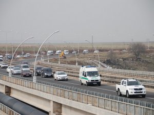 Gizli'nin naaşı konvoy eşiliğinde köyüne götürülüyor