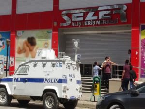 Kızıltepe’de alışveriş merkezine düzenlenen baskında 5 kişi gözaltına alındı