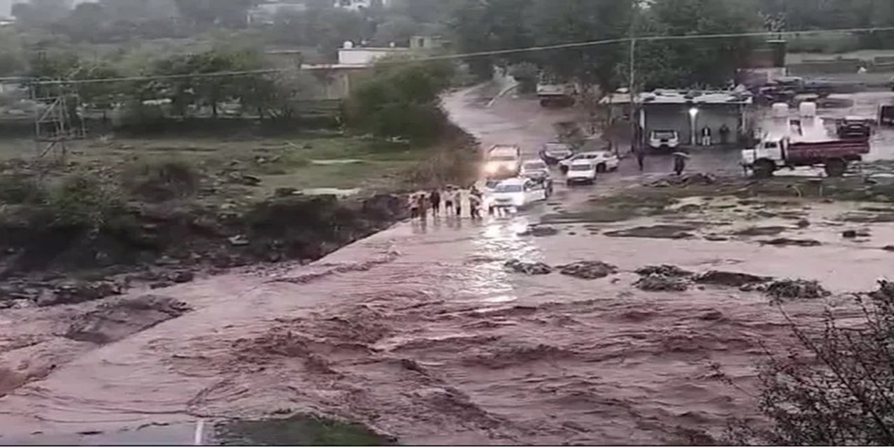 Keşmir'de sel: 60'tan fazla ölü