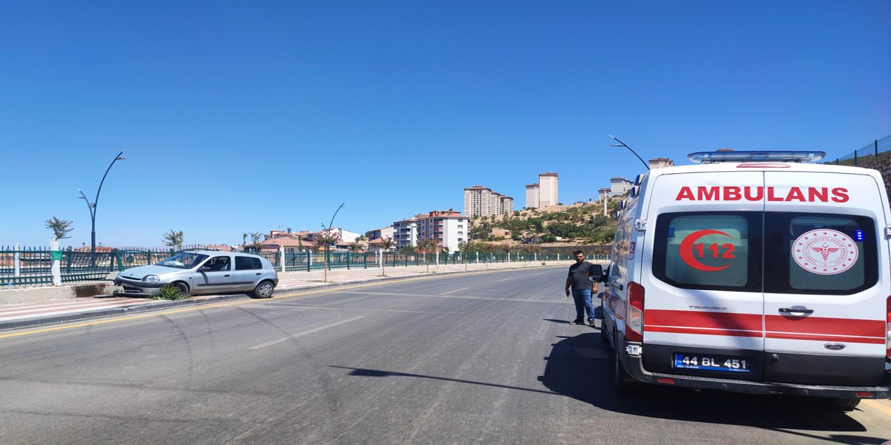 Otomobil su kanalının korkuluklarına çarptı: 1 yaralı