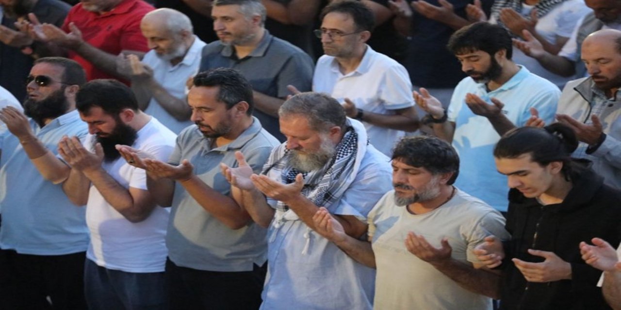 İstanbul'da yüzlerce kişi Gazze için kunut duasında buluştu