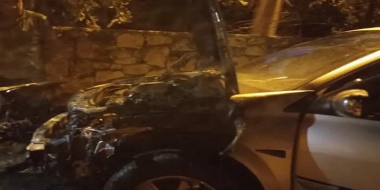 Siirt’te seyir halindeki otomobil alev aldı