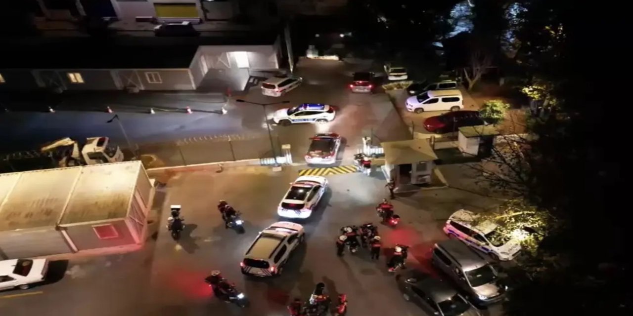 İstanbul'da gece denetimi: Onlarca kişi ve araç kontrol edildi
