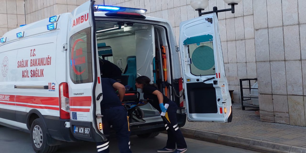 Malatya'da kontrolden çıkan otomobil kaza yaptı: 3 yaralı