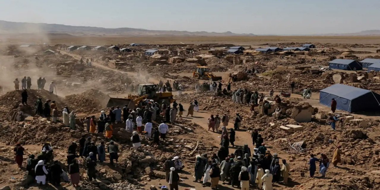 Afganistan'daki depremde ölü sayısı 800’e yükseldi