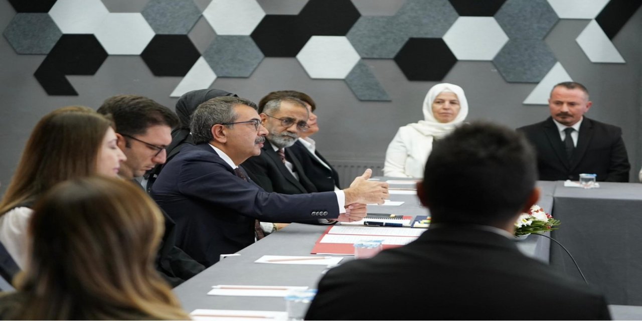 Bakan Tekin'den okul kıyafeti açıklaması: Çocuklarımıza ve velilerimize ilave külfet gelmesini istemiyoruz