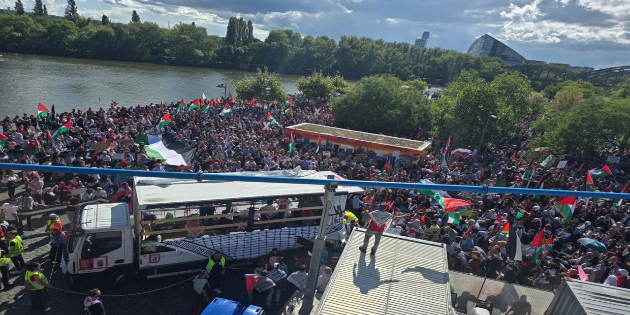 Frankfurt’ta tarihi “United 4 Gaza” gösterisi