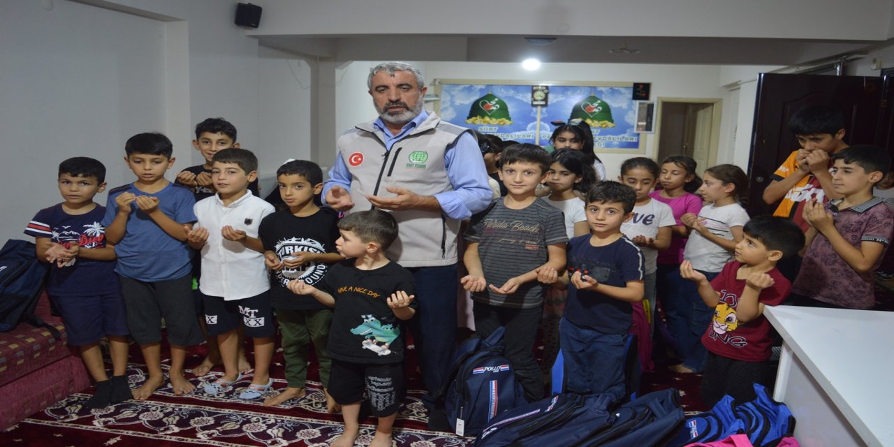 Umut Kervanı’ndan Mevlid-i Nebi dolayısıyla ihtiyaç sahibi çocuklara kırtasiye yardımı