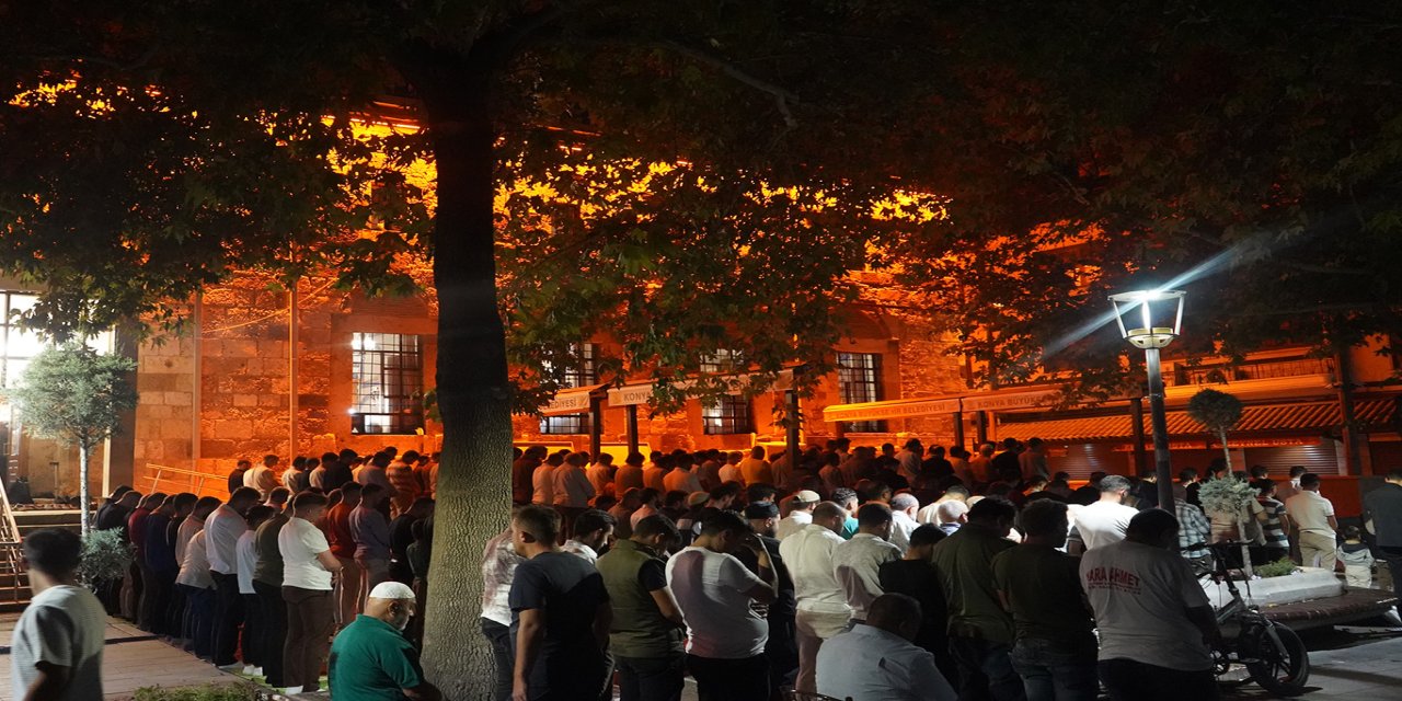 Konya'da Mevlid Kandili dualarla idrak edildi