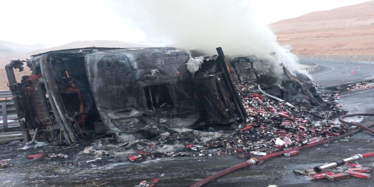 Freni boşalan kamyon devrildi: Bir ölü