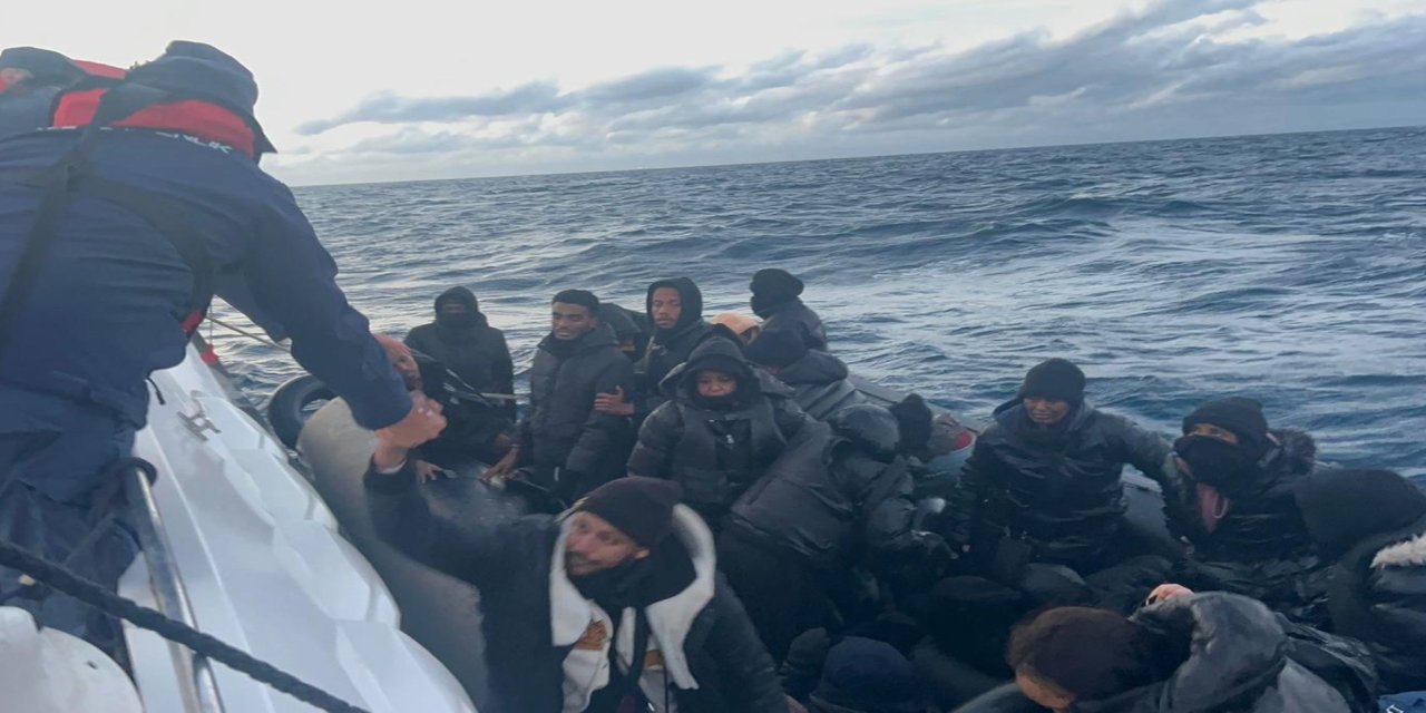 İzmir açıklarında düzensiz göçmen hareketliliği